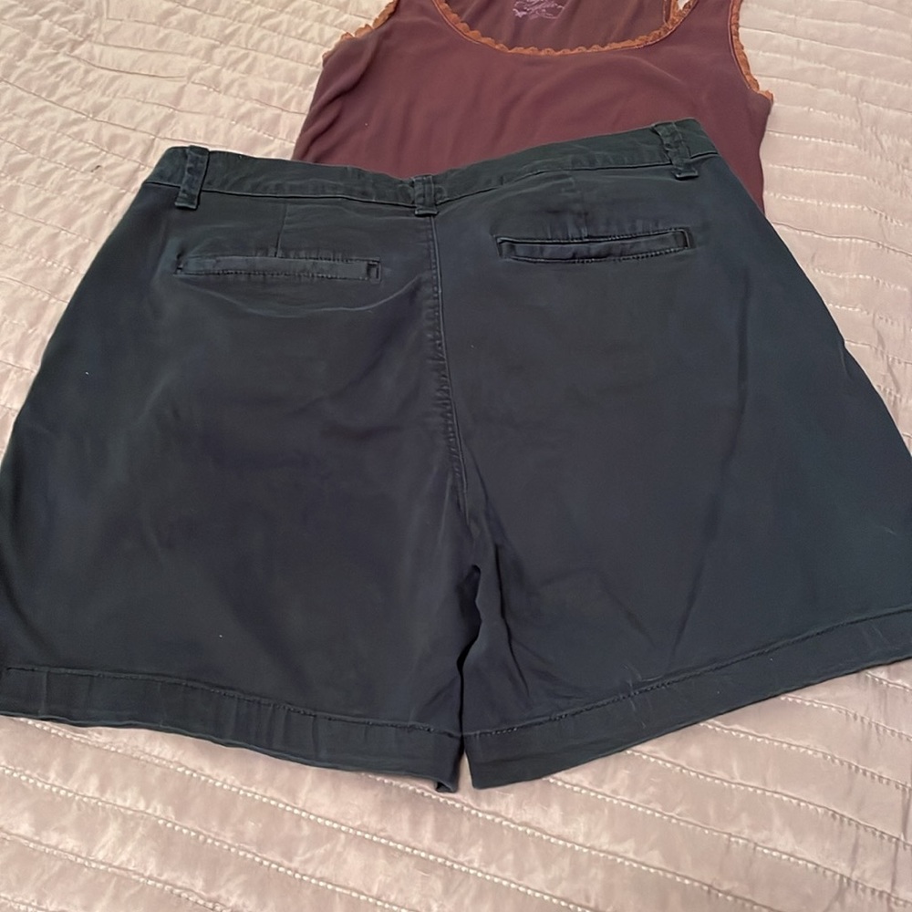 Gloria Vanderbilt size 8 navy shorts - Picture 5 of 5